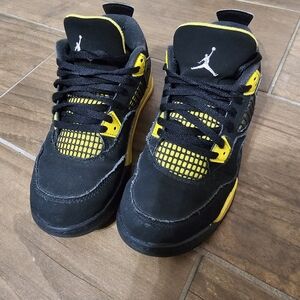 Jordan 4 Retro Thunder Kids Size  2.5y